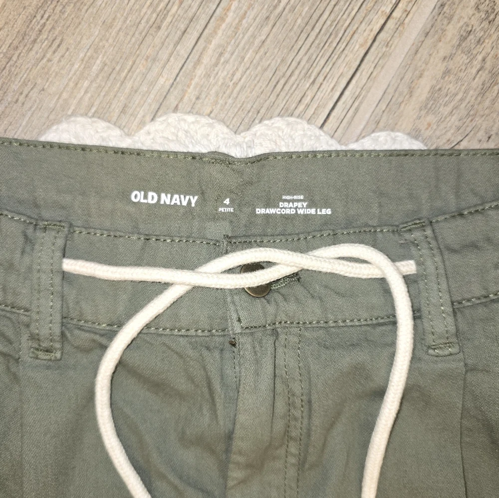 Old Navy High-Waisted Super Wide-Leg Drapey Pants - Picture 6 of 10